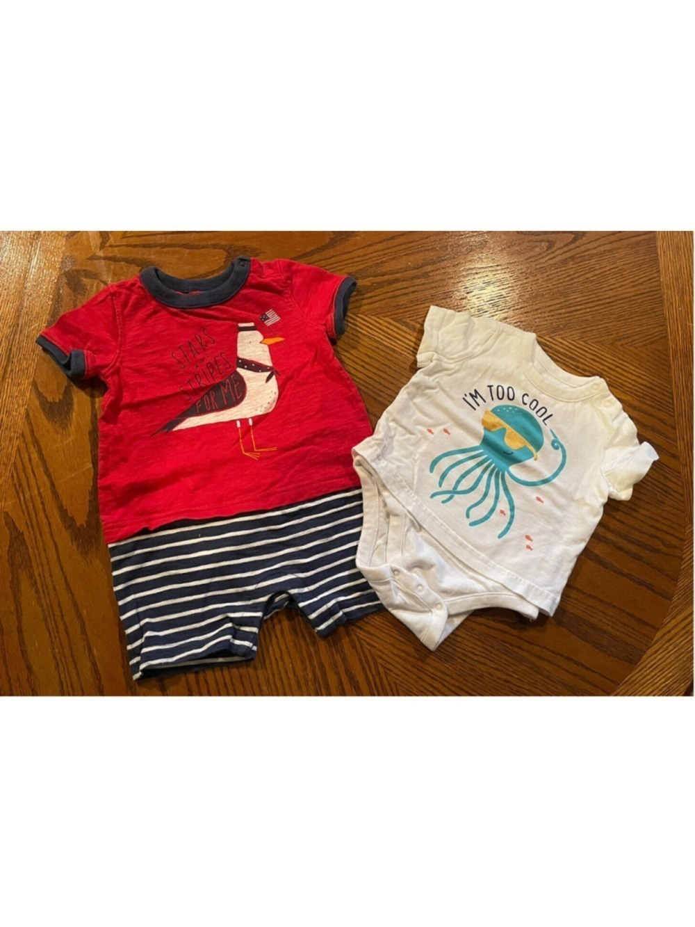 Baby Gap BUNDLE of two Baby’s bodysuits 6-12 month
